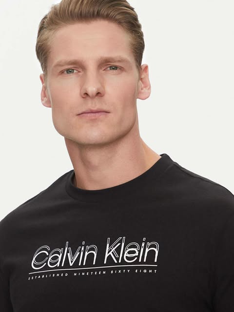 Calvin Klein T-shirt