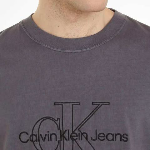 Calvin Klein T-shirt