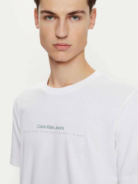 Calvin Klein T-shirt