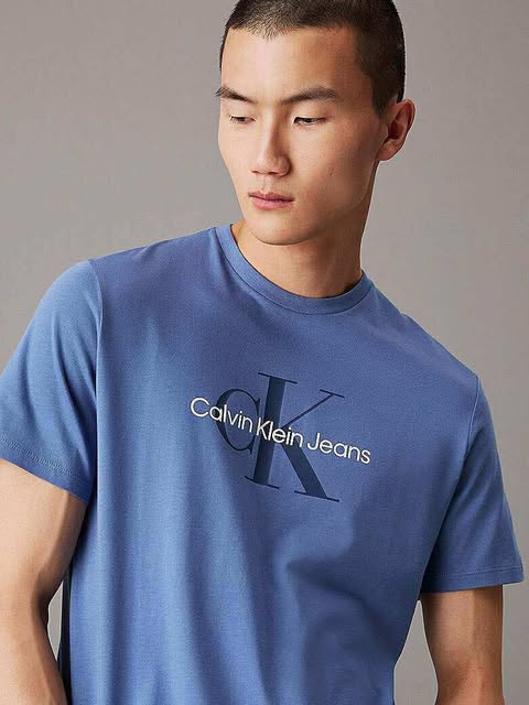 Calvin Klein T-shirt