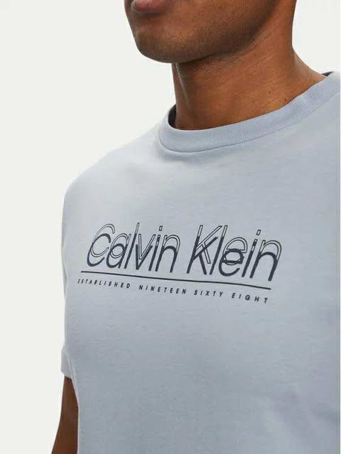 Calvin Klein T-shirt