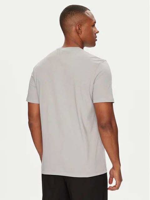 Calvin Klein T-shirt